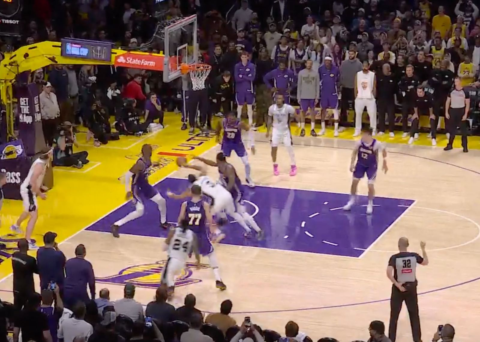 Отчет рефери «Лейкерс» – «Шпоры»: Келдон выбил мяч за последние 0,4 секунды за пределы поля