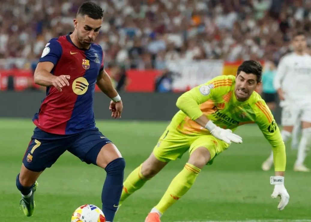 Западные СМИ: Флик попросил Конде сыграть на правом фланге, а Феррана - на пятой позиции в сегодняшней тренировке