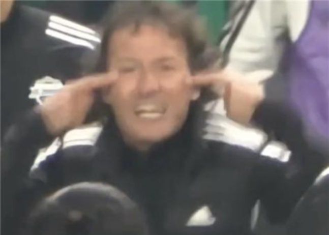 Ассоциация профессиональных футбольных судей Кореи обвиняет помощника тренера Чонбука в расовой дискриминации за то, что он поднял шум вокруг арбитра.