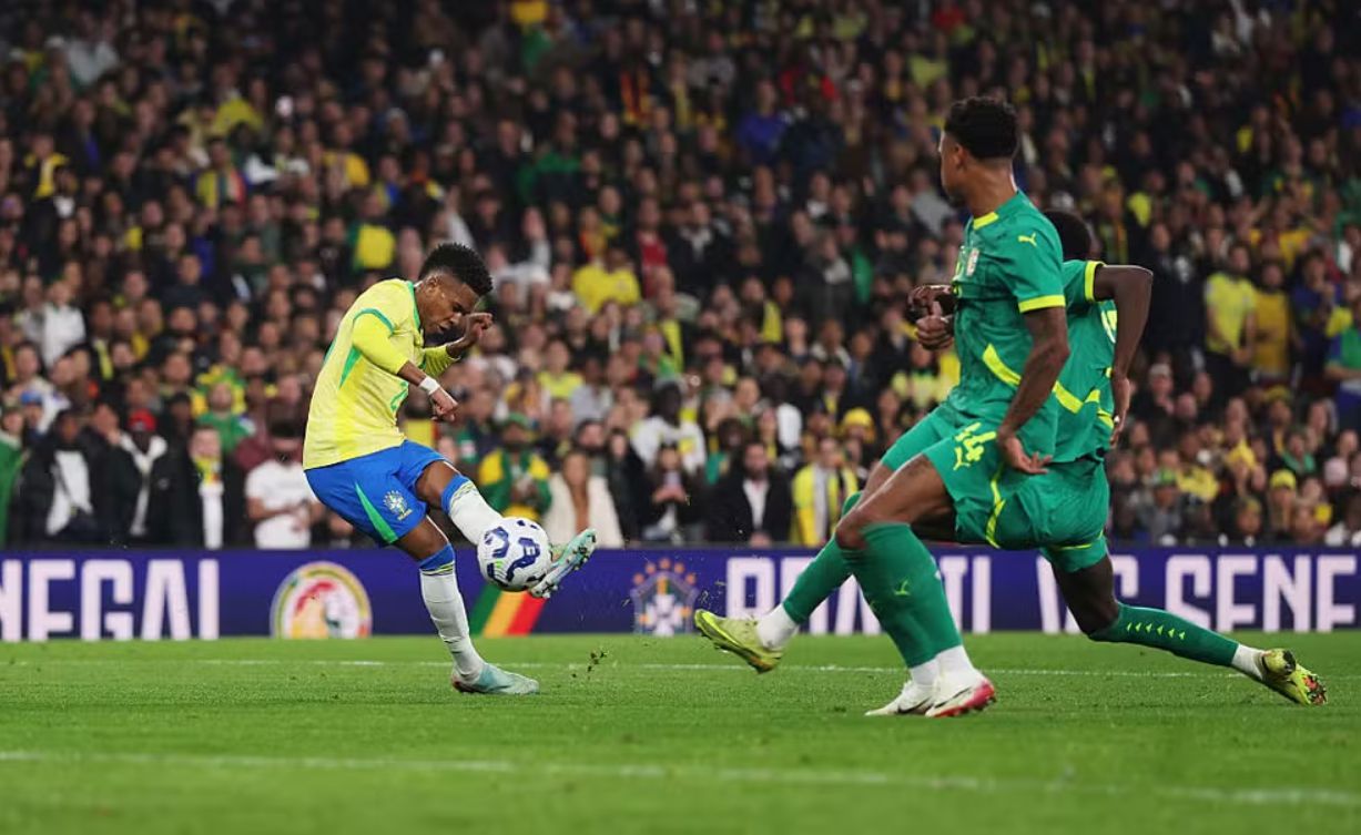 Эстебан: Аньшуай сделает мне выговор, а также похвалит меня. Он пытается активировать мое лучшее конкурентное состояние.